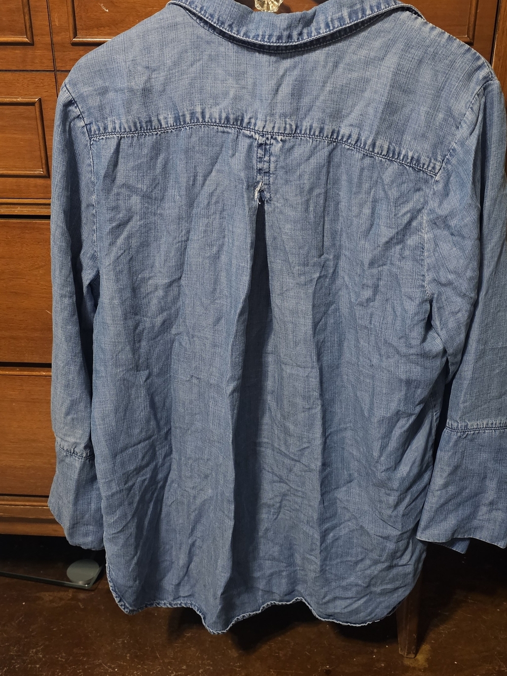 cloth & stone Light Blue Chambray Button-Down Shirt - Picture 5 of 6